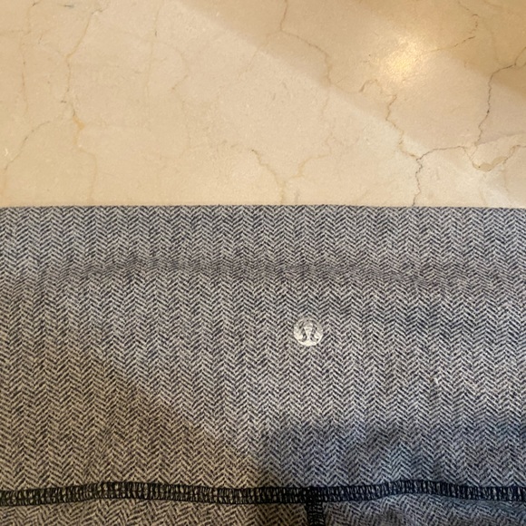Lululemon wunder under in small black and white chevron - Picture 4 of 4